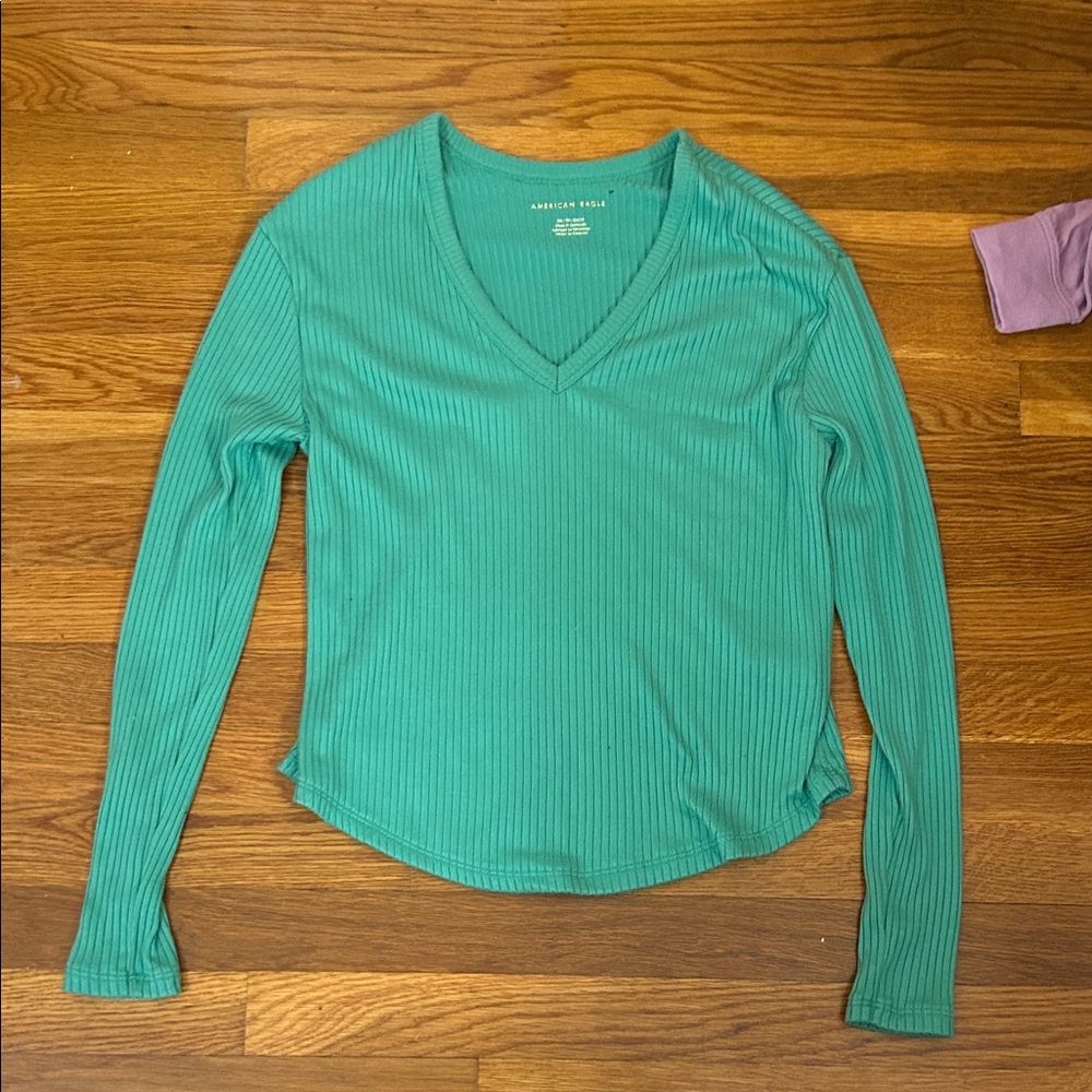 American Eagle Outfitters Green V-Neck Long Sleeve Sweater